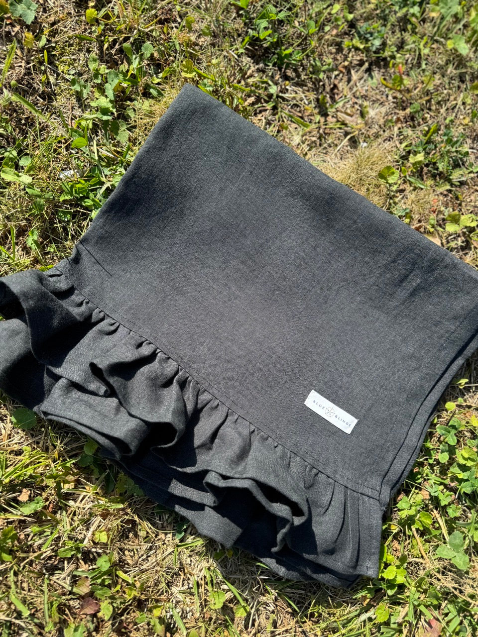 Szybkoschnący ręcznik lniany maxi z falbanką czarny
