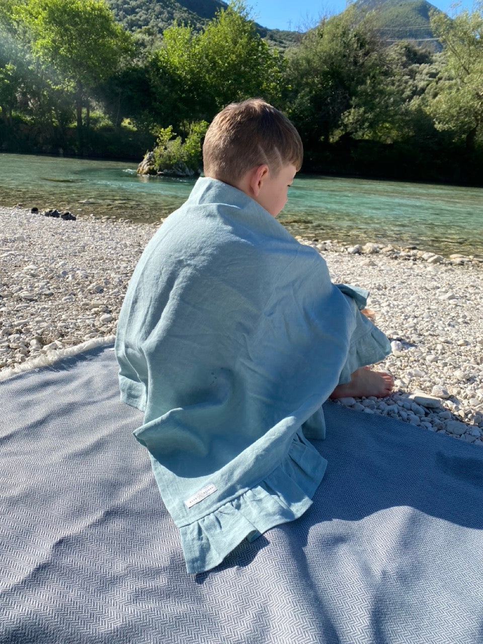 Szybkoschnący ręcznik lniany maxi z falbanką czarny
